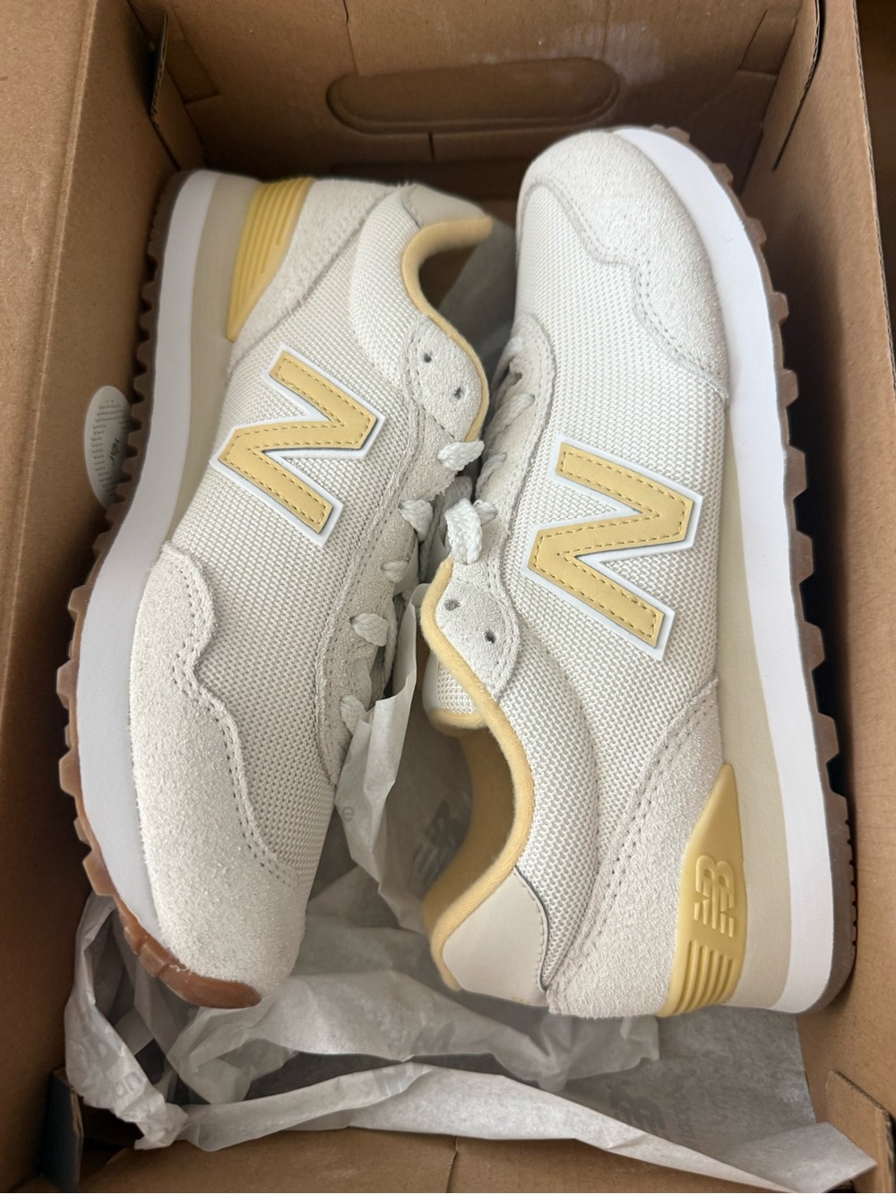 NWT New Balance 515 Cream and Pale Yellow Retro Sneakers 6.5